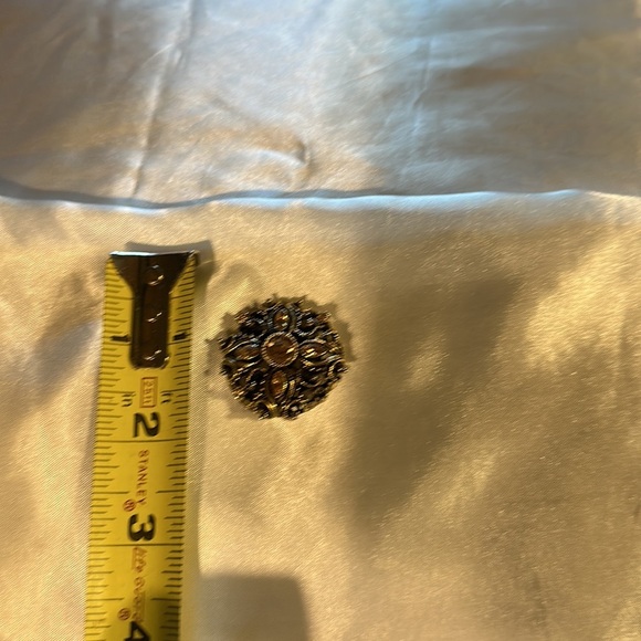Vintage Goldtone Rhinestone Brooch - missing one tiny stone see pic! So pretty! - Picture 4 of 6